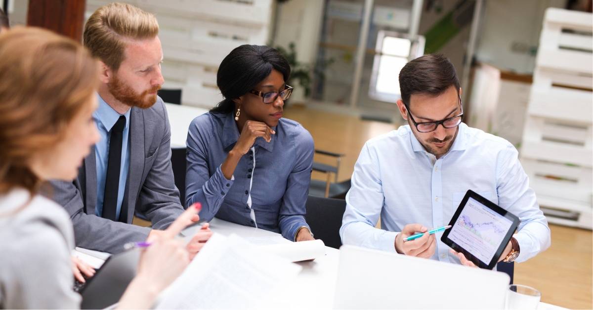 Erhöhen Sie die Prognose mit der Richtlinie  Strategic Investment 